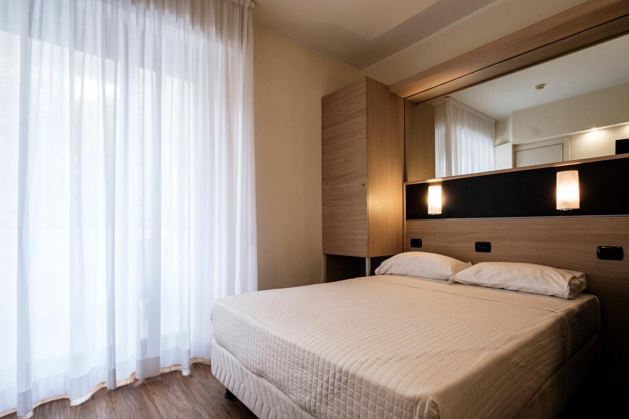 Augustus Hotel リッチョーネ エクステリア 写真