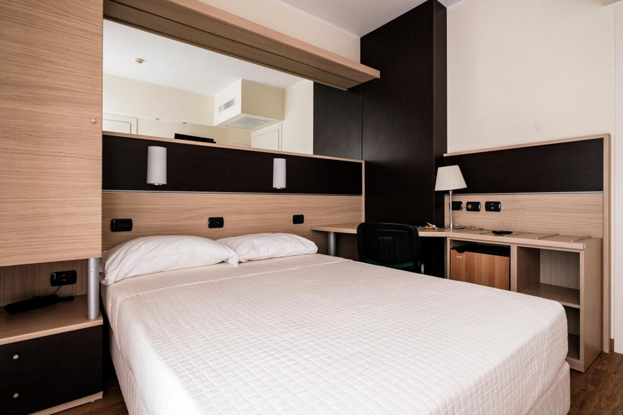 Augustus Hotel リッチョーネ エクステリア 写真