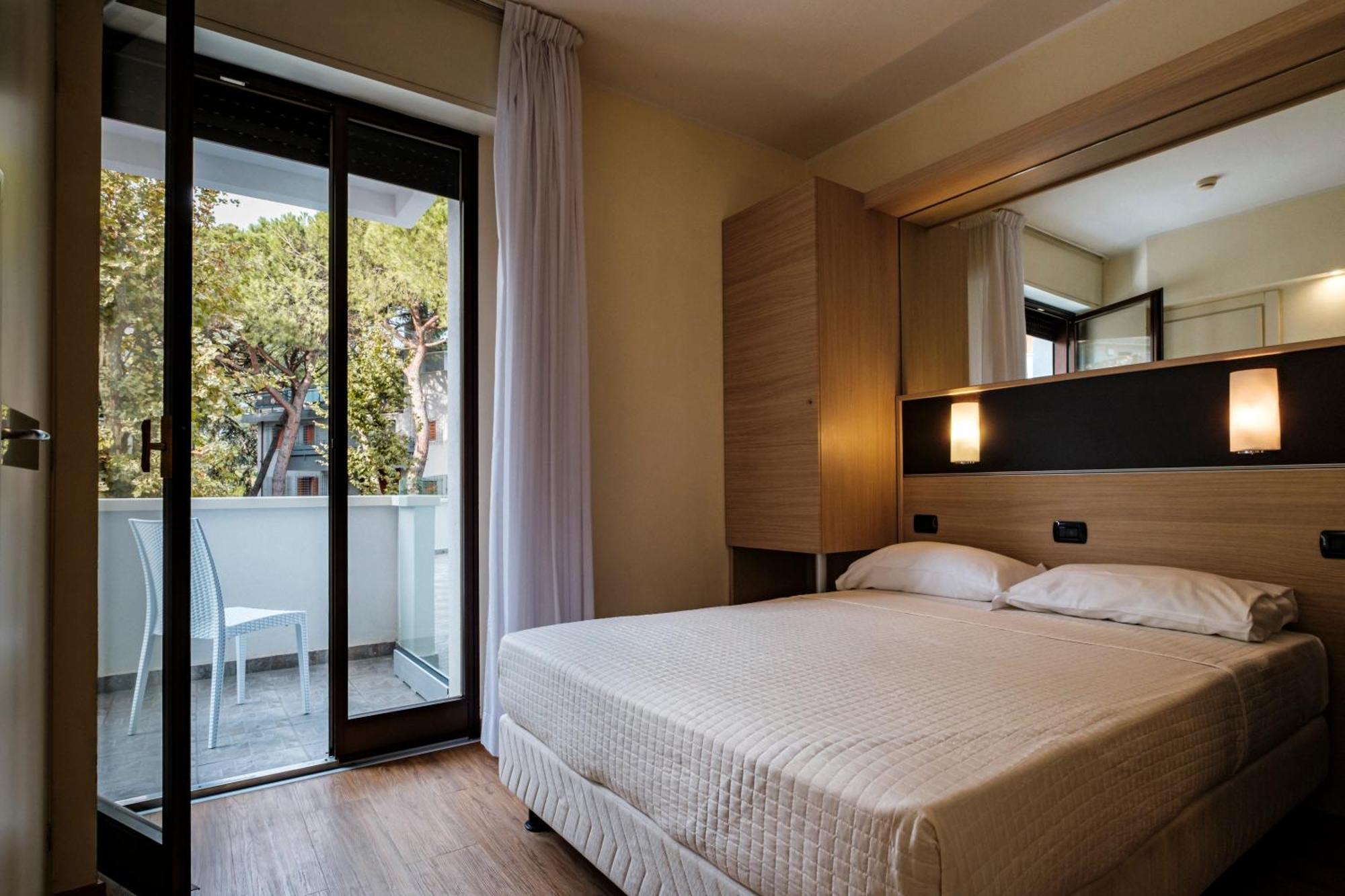 Augustus Hotel リッチョーネ エクステリア 写真