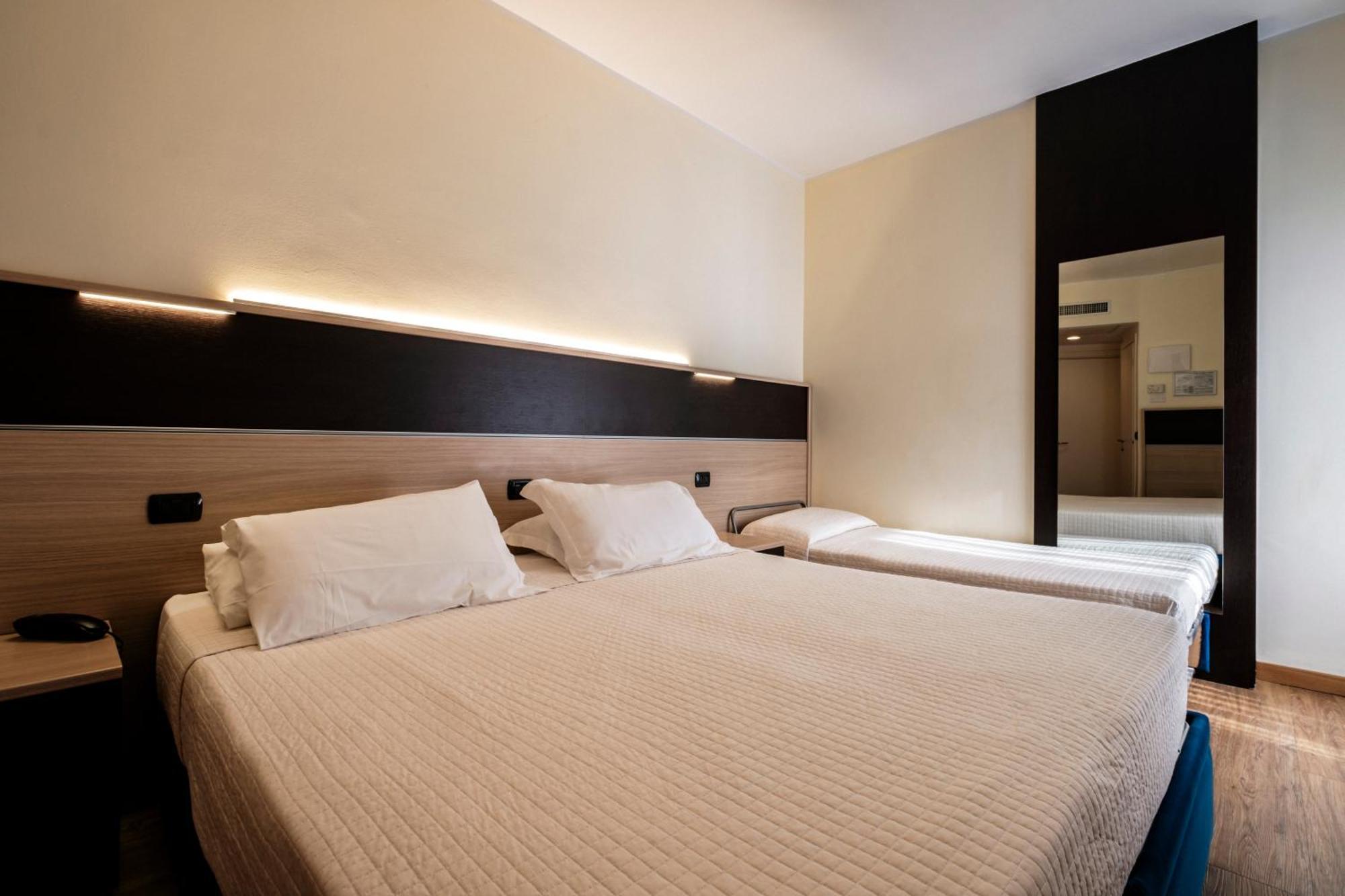 Augustus Hotel リッチョーネ エクステリア 写真