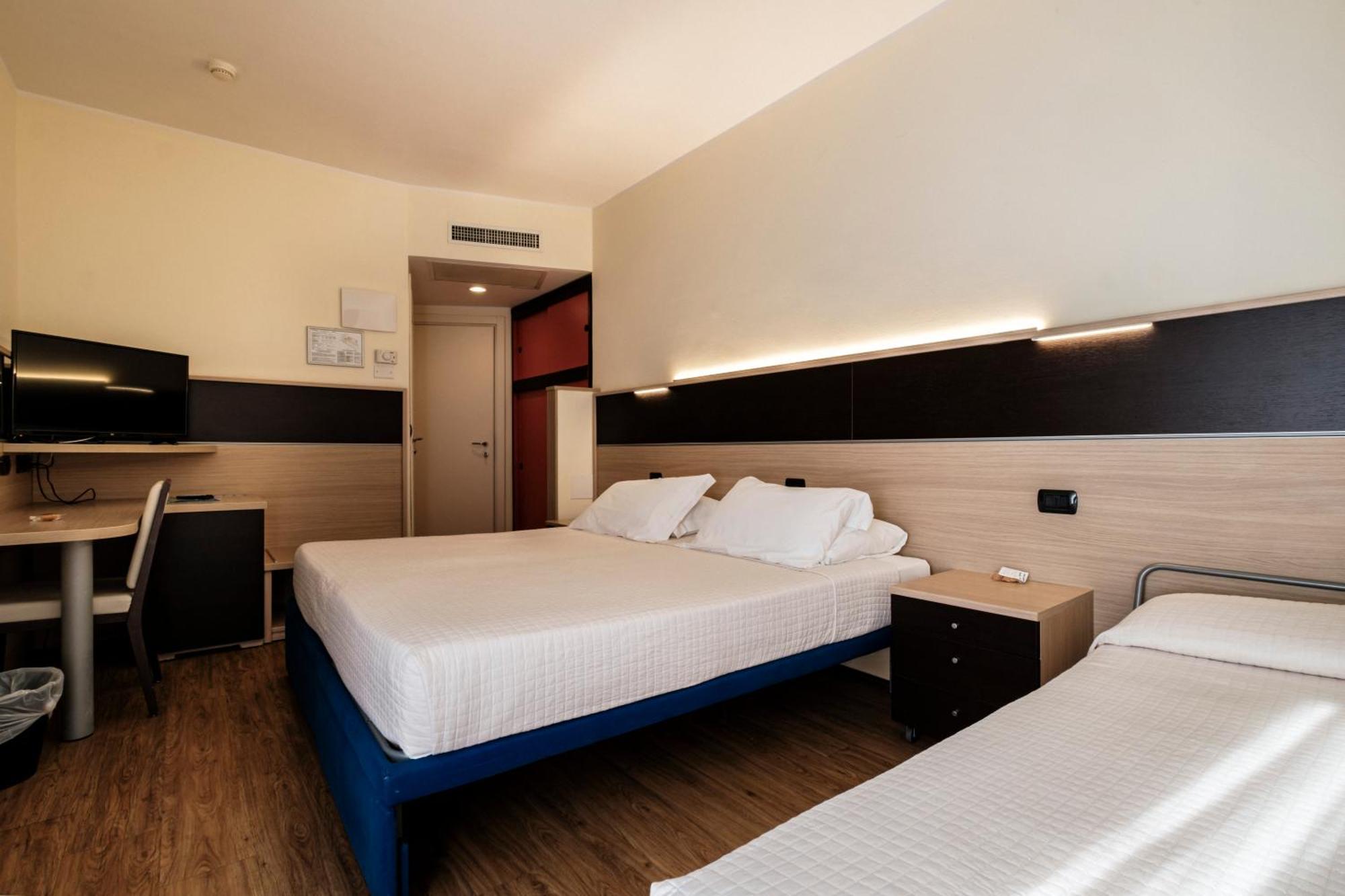 Augustus Hotel リッチョーネ エクステリア 写真