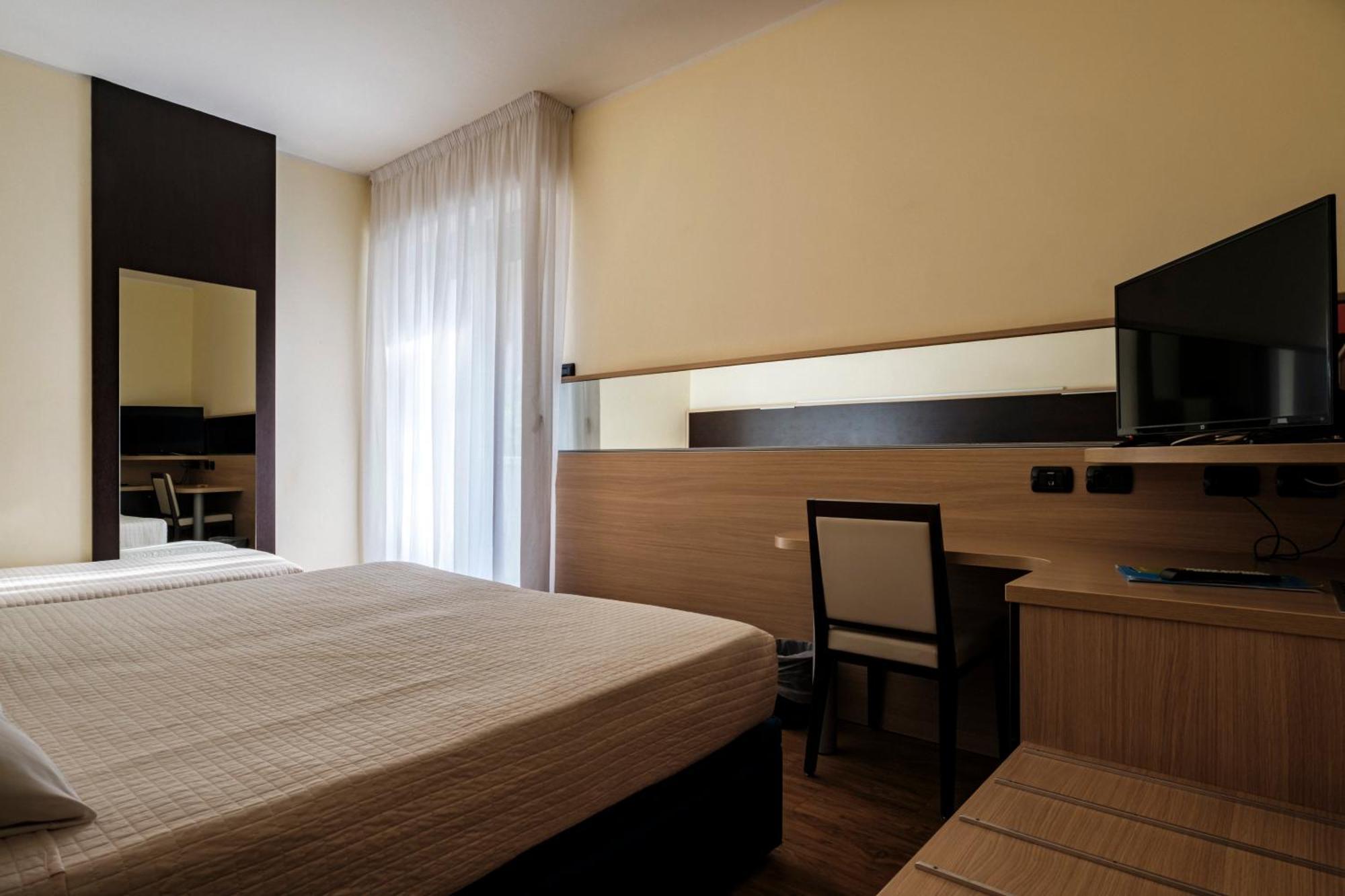 Augustus Hotel リッチョーネ エクステリア 写真