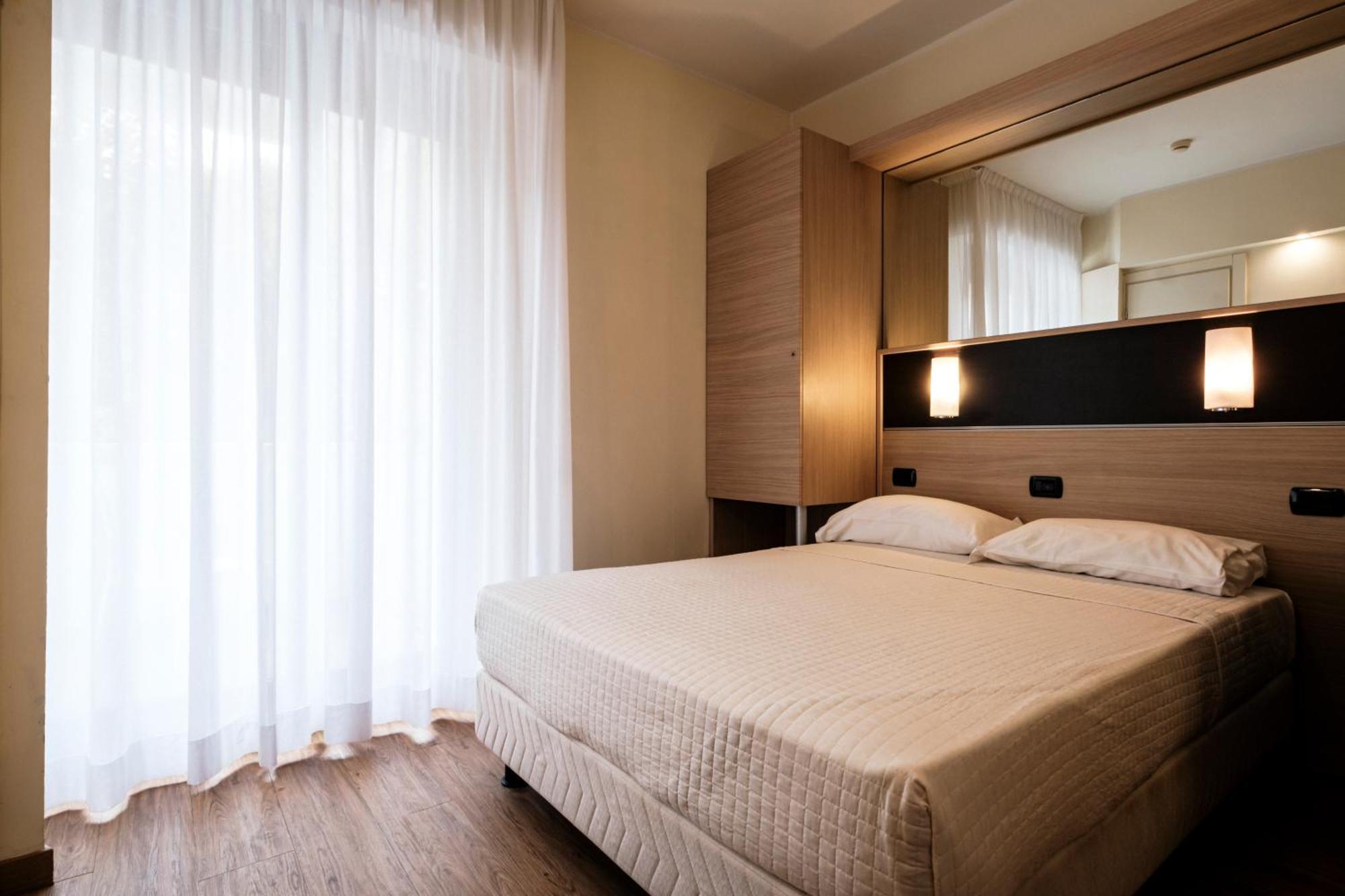 Augustus Hotel リッチョーネ エクステリア 写真