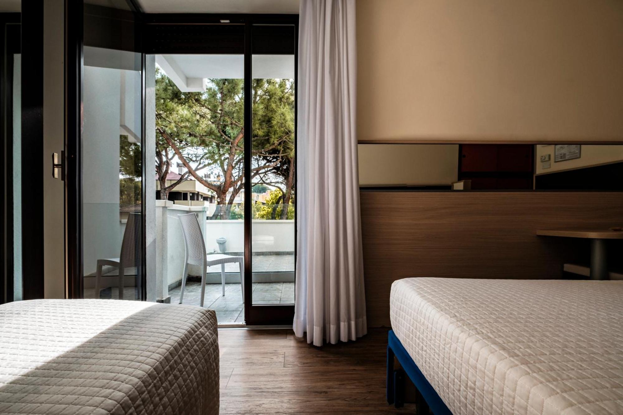 Augustus Hotel リッチョーネ エクステリア 写真