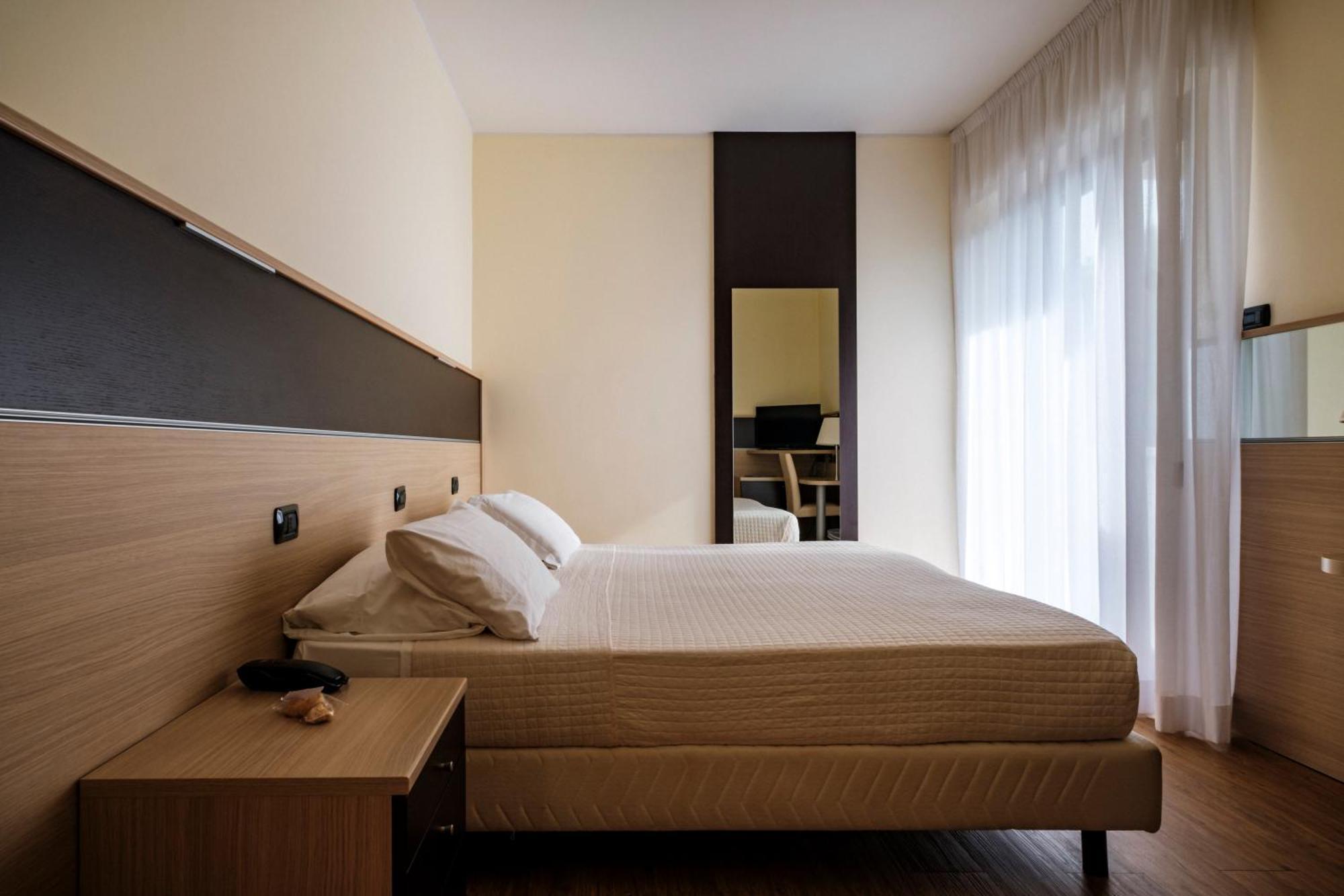 Augustus Hotel リッチョーネ エクステリア 写真