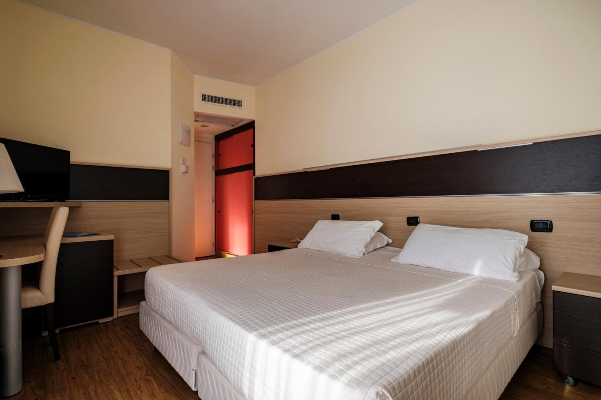 Augustus Hotel リッチョーネ エクステリア 写真