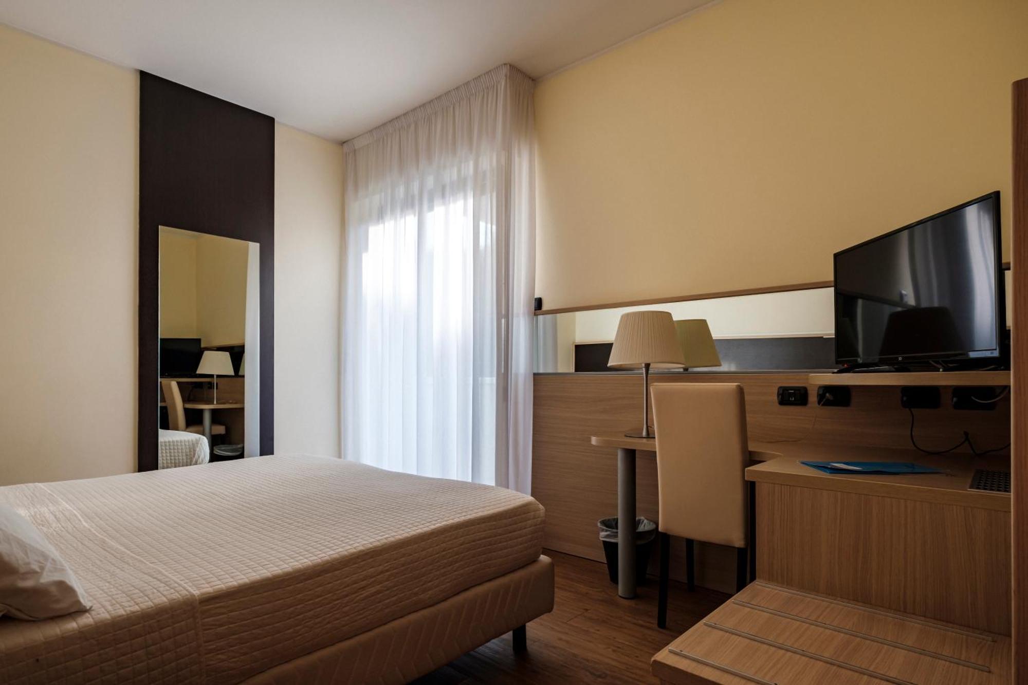 Augustus Hotel リッチョーネ エクステリア 写真