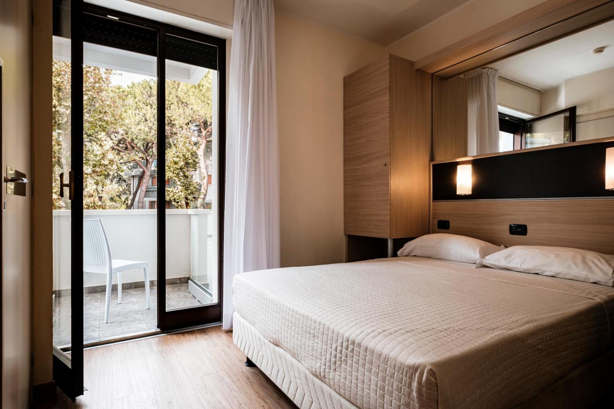 Augustus Hotel リッチョーネ エクステリア 写真