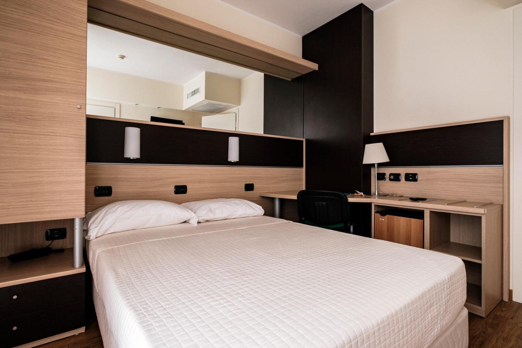 Augustus Hotel リッチョーネ エクステリア 写真